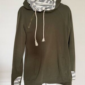 Ampersand Ave Doublehood. Olive green with grey & white sleeve /hood. Size small